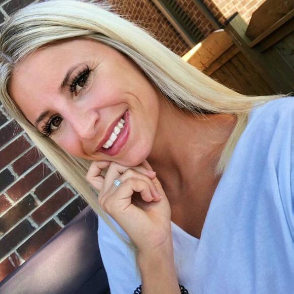 Meet your Posher, Alexandra - Picture 1 of 1